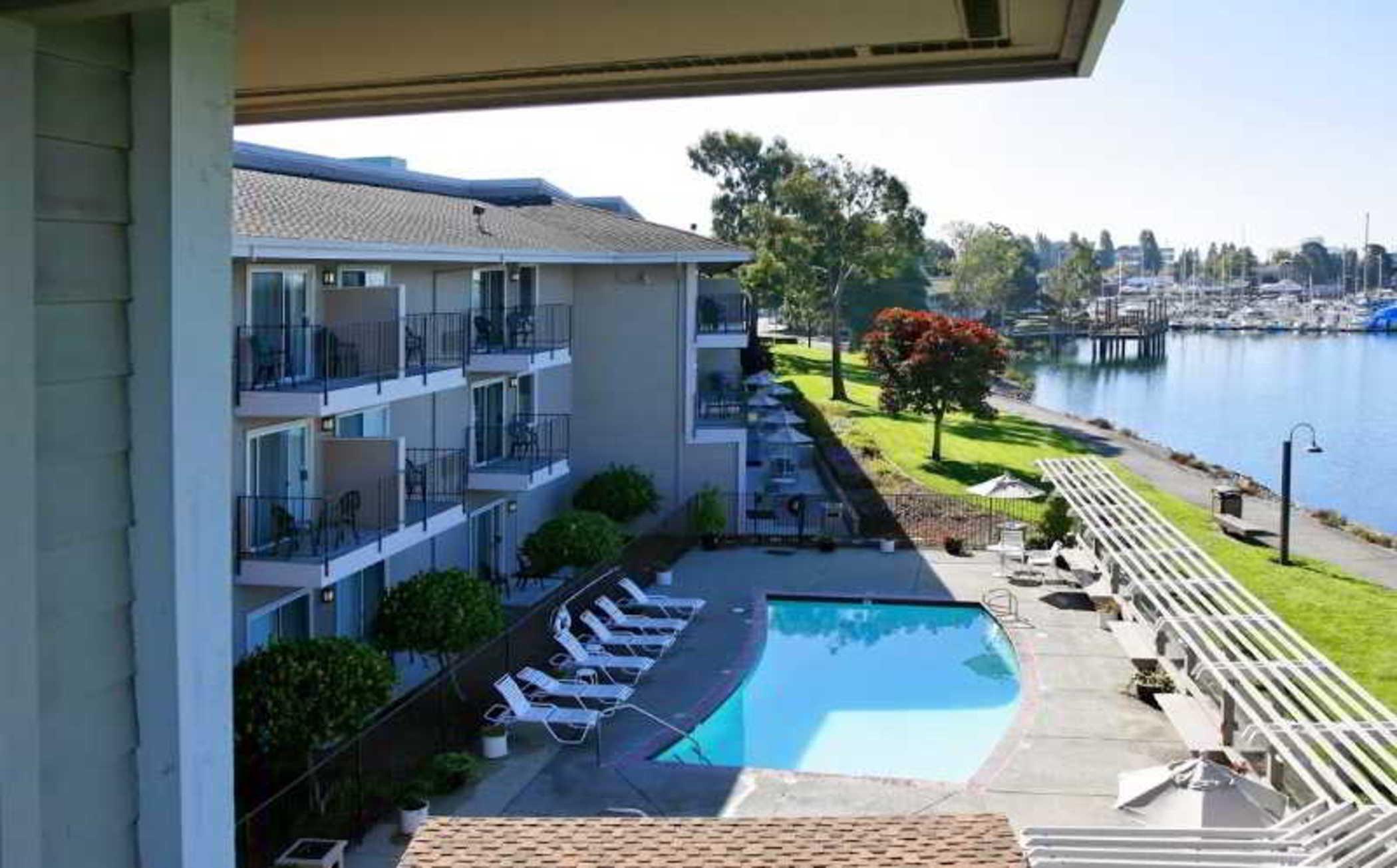 Executive Inn & Suites Oakland Bagian luar foto