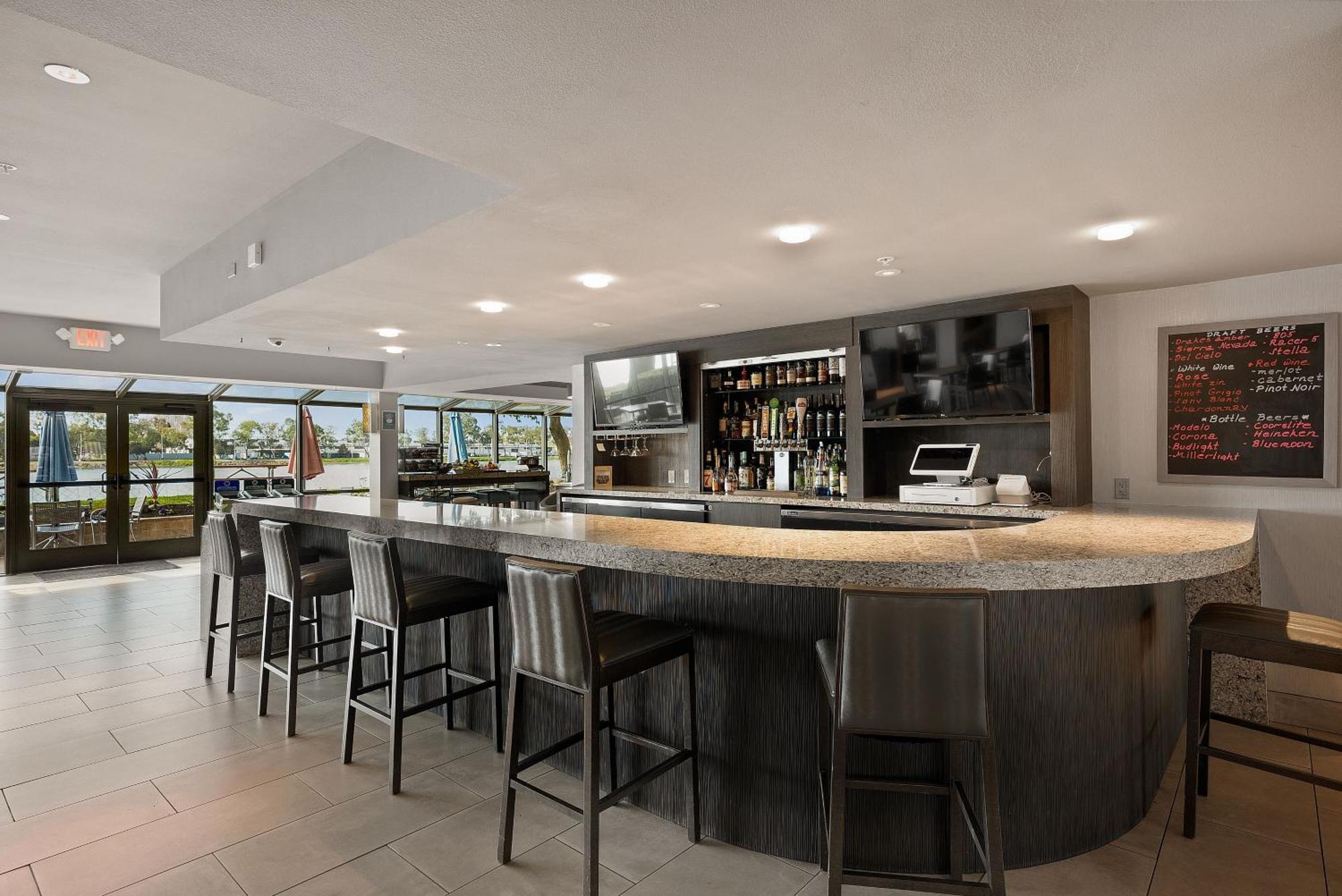 Executive Inn & Suites Oakland Bagian luar foto