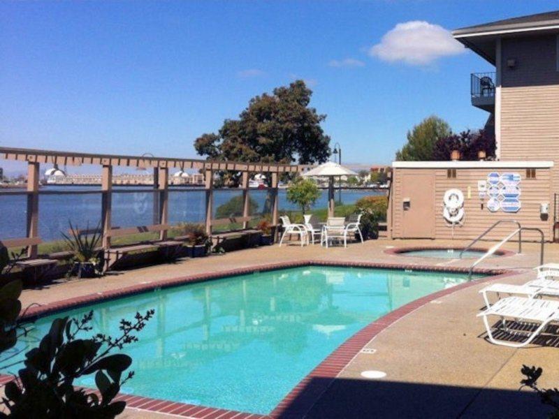 Executive Inn & Suites Oakland Bagian luar foto