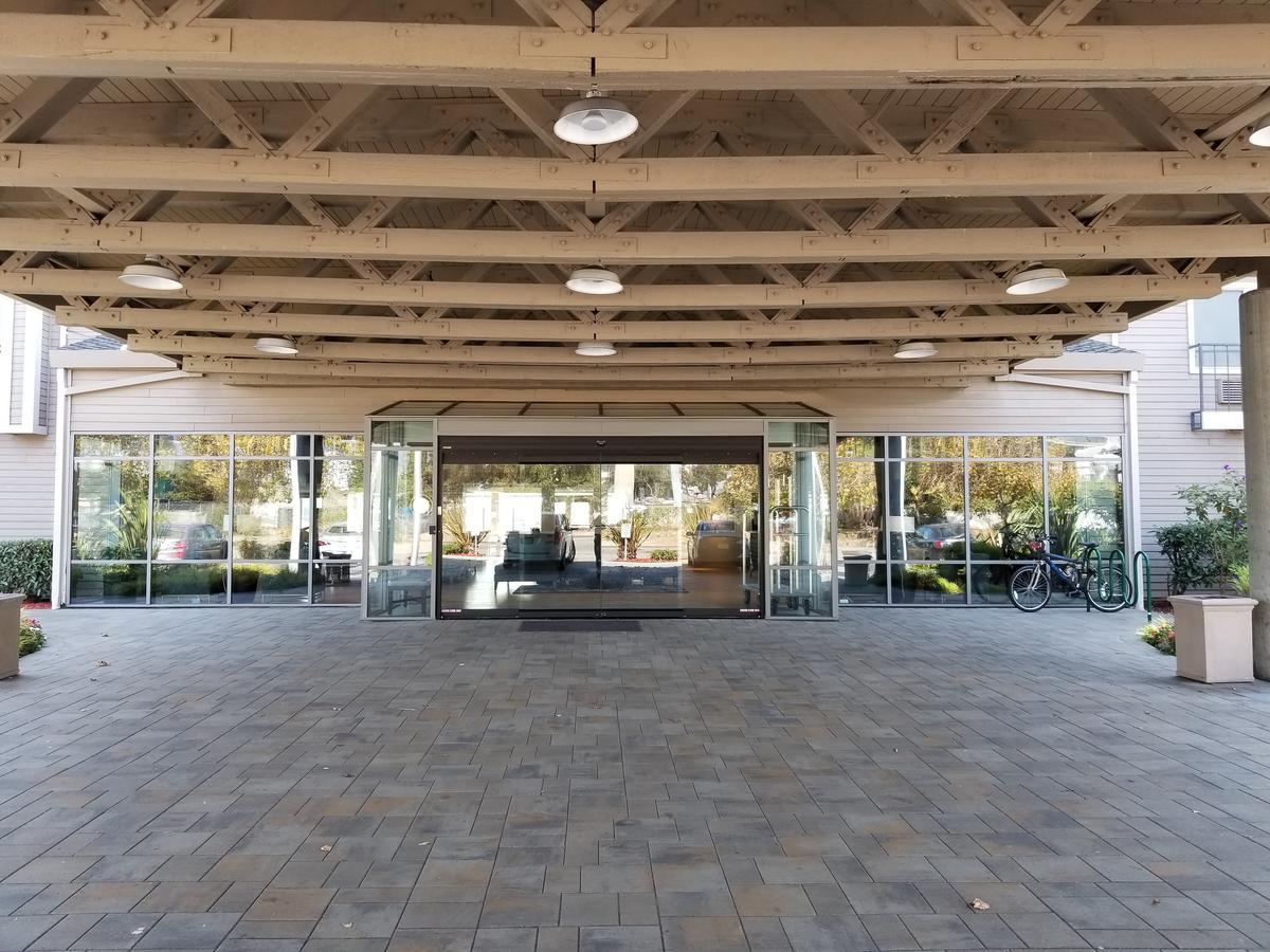 Executive Inn & Suites Oakland Bagian luar foto